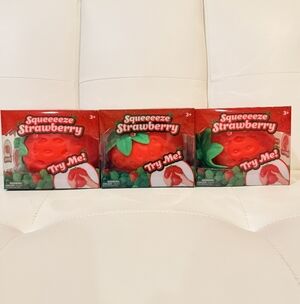 Squeezeeze Strawberry Squishy 3x
